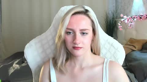 Chloe Deccker online show from June 8, 1:12 am