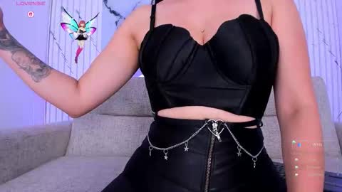 chloegils online show from September 28, 3:28 pm