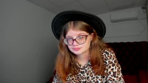 ChloeHalses online show from April 22, 5:37 am