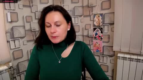 Chloe online show from October 4, 9:37 am