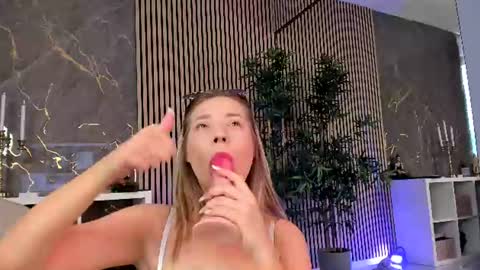 Chloe online show from July 7, 7:23 am