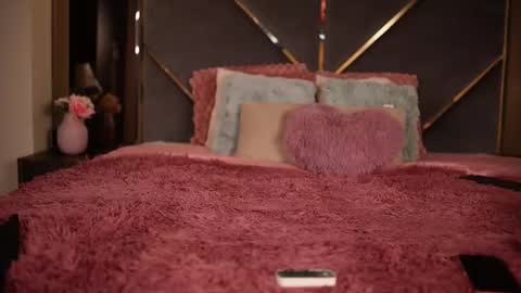 chloemin_ online show from February 14, 7:21 am