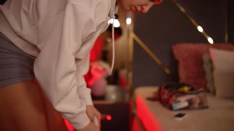 chloemin_ online show from February 17, 8:46 am