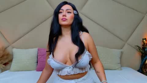 Chloe Vee online show from October 2, 5:01 am