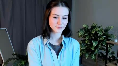 christaschrecongost online show from February 23, 4:17 pm