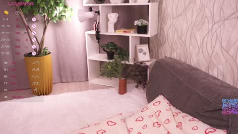   L  online show from September 26, 6:27 pm