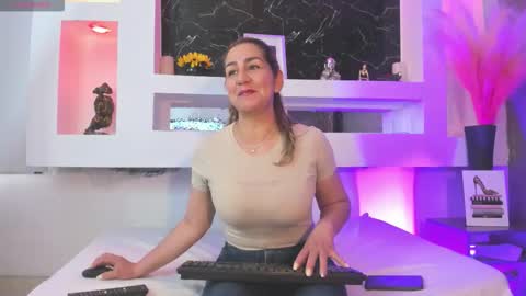 Cinthya  online show from February 20, 12:07 pm