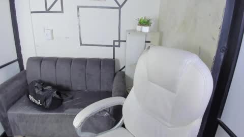 CintiaCollins  online show from February 22, 4:48 pm