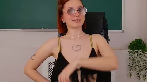 Claire online show from March 25, 3:59 pm