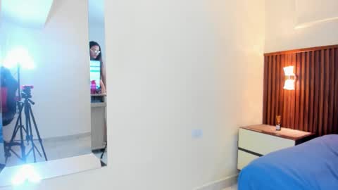 C L A R A  online show from March 6, 9:21 pm