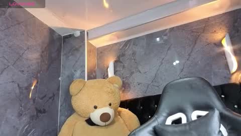 Clhoe online show from March 6, 8:37 pm