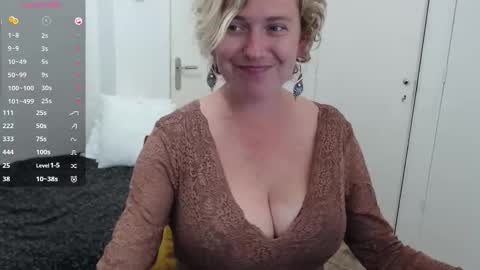 Syl  online show from October 6, 1:50 pm