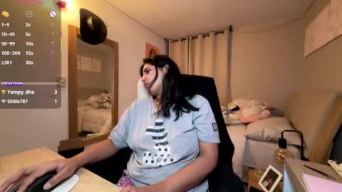 cloe small online show from November 28, 6:38 am