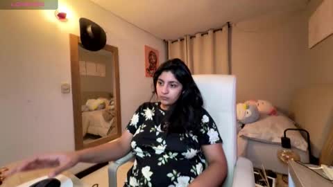 cloe small online show from December 3, 2:58 am