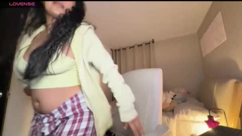 cloe small online show from September 25, 4:11 am