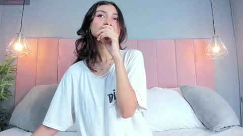 C L O E  online show from October 26, 4:41 am