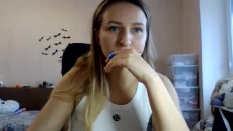 cora_fora online show from November 12, 12:25 pm