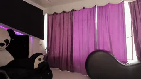Coral  online show from May 29, 2:37 pm