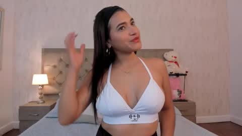 corinabrown_ online show from February 9, 11:47 am