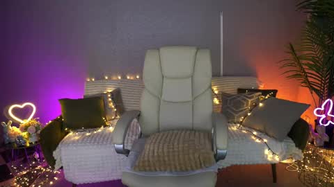 cozymell online show from June 2, 1:56 pm