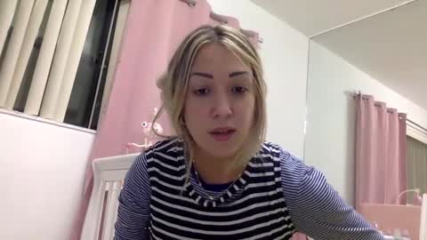 cramelito01 online show from December 30, 12:43 am