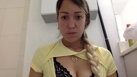 cramelito01 online show from April 12, 8:33 pm