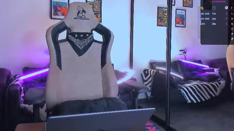    online show from November 21, 10:39 am