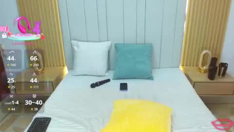 Sara online show from November 12, 2:26 pm