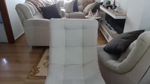 LAURA online show from March 28, 2:16 pm