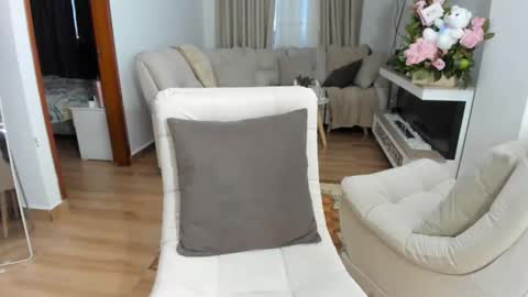 LAURA online show from February 19, 11:14 pm