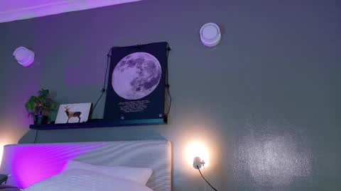 Nicole  Connection time 220pm-910pmCol online show from September 19, 8:19 pm