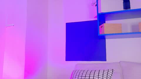 Nicole  Connection time 220pm-910pmCol online show from February 14, 8:22 pm