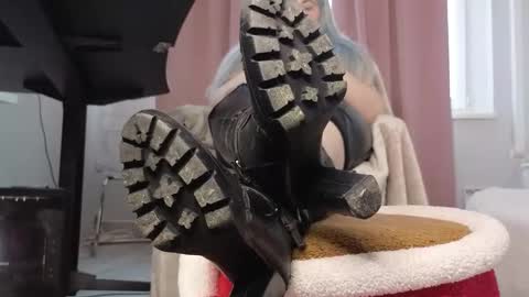 Cruel Siren online show from February 12, 7:32 am