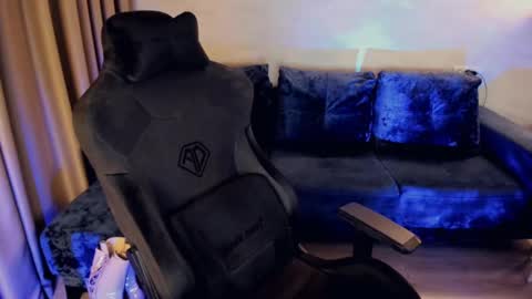 crystalemily online show from March 12, 6:43 pm