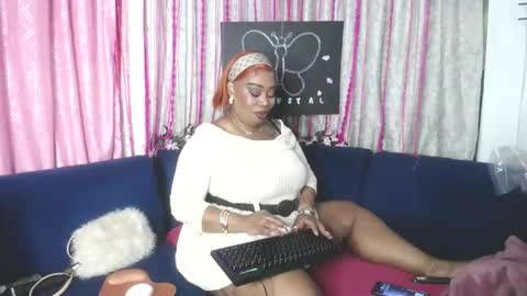 crystaljes online show from April 4, 1:04 am