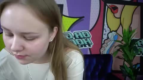 crystallpaws_ online show from October 20, 7:17 pm