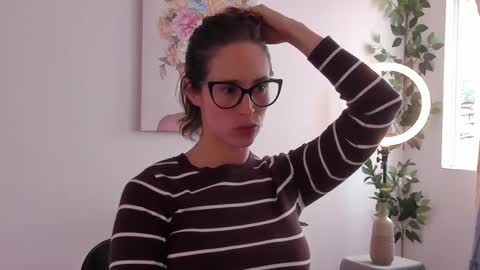 Leonela online show from March 29, 8:30 pm