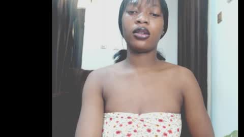 cumebony_petit online show from May 28, 7:06 am