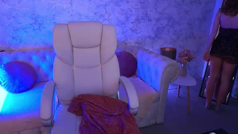 curlycandyxx online show from February 9, 3:25 pm