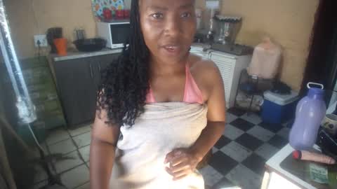 curvypear76x online show from October 3, 11:15 am