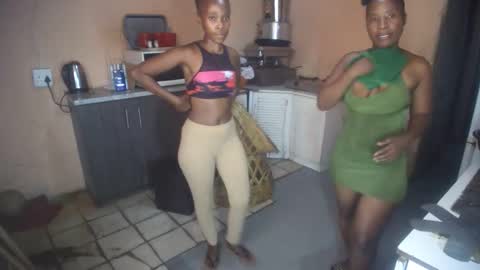 curvypear76x online show from February 19, 10:48 am