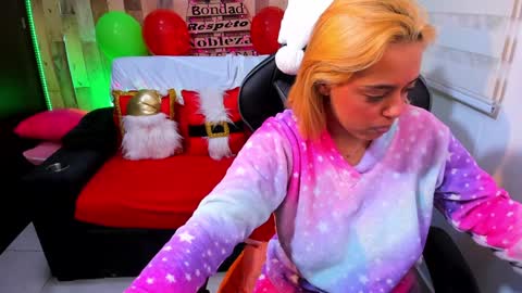    Independent Model online show from December 25, 7:24 pm