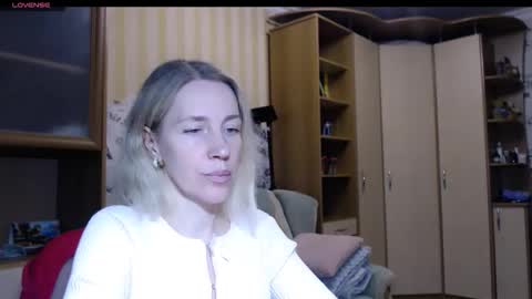 cute_lion_ online show from December 15, 8:03 pm