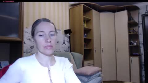 cute_lion_ online show from December 1, 6:43 pm