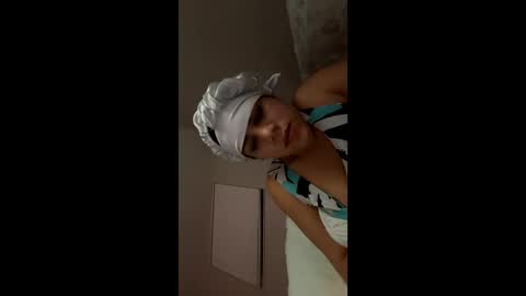 loveolots online show from March 8, 2:10 am