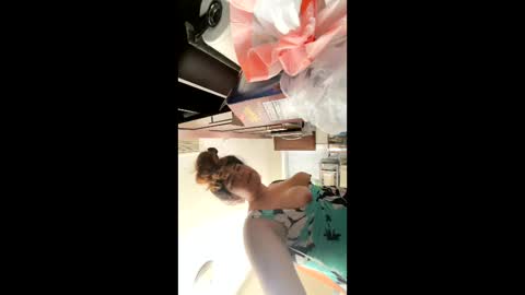 loveolots online show from December 21, 6:33 pm