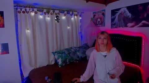 cuteweed420 online show from January 27, 5:47 am