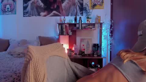 cuteweed420 online show from September 25, 8:02 am