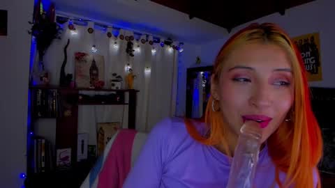 cuteweed420 online show from January 1, 11:16 am