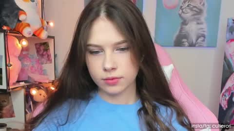 Rori  Instagram cutierori  online show from December 13, 3:05 am